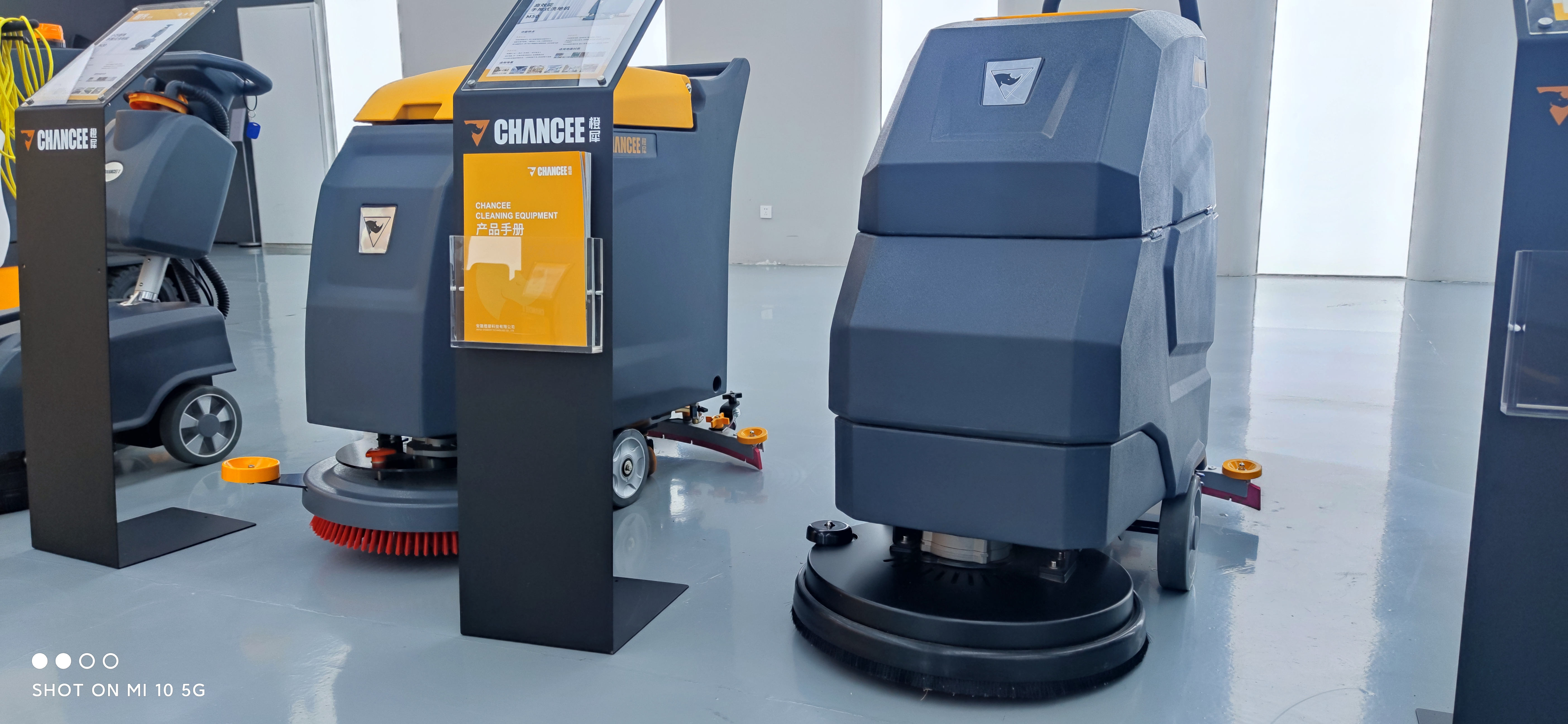 電動(dòng)洗地機(jī)在商場(chǎng)可以使用嘛?