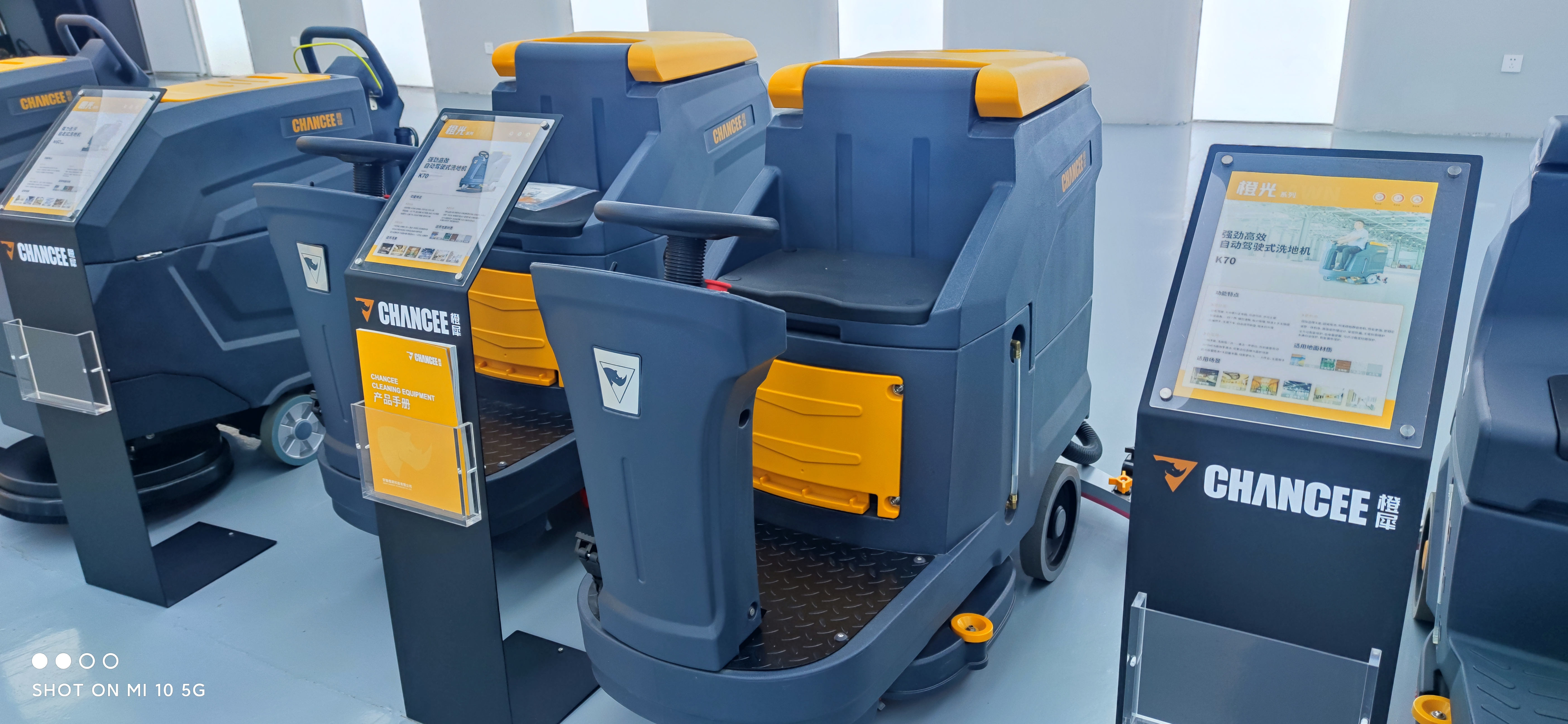 全自動擦地機在車間使用會產生哪些好處