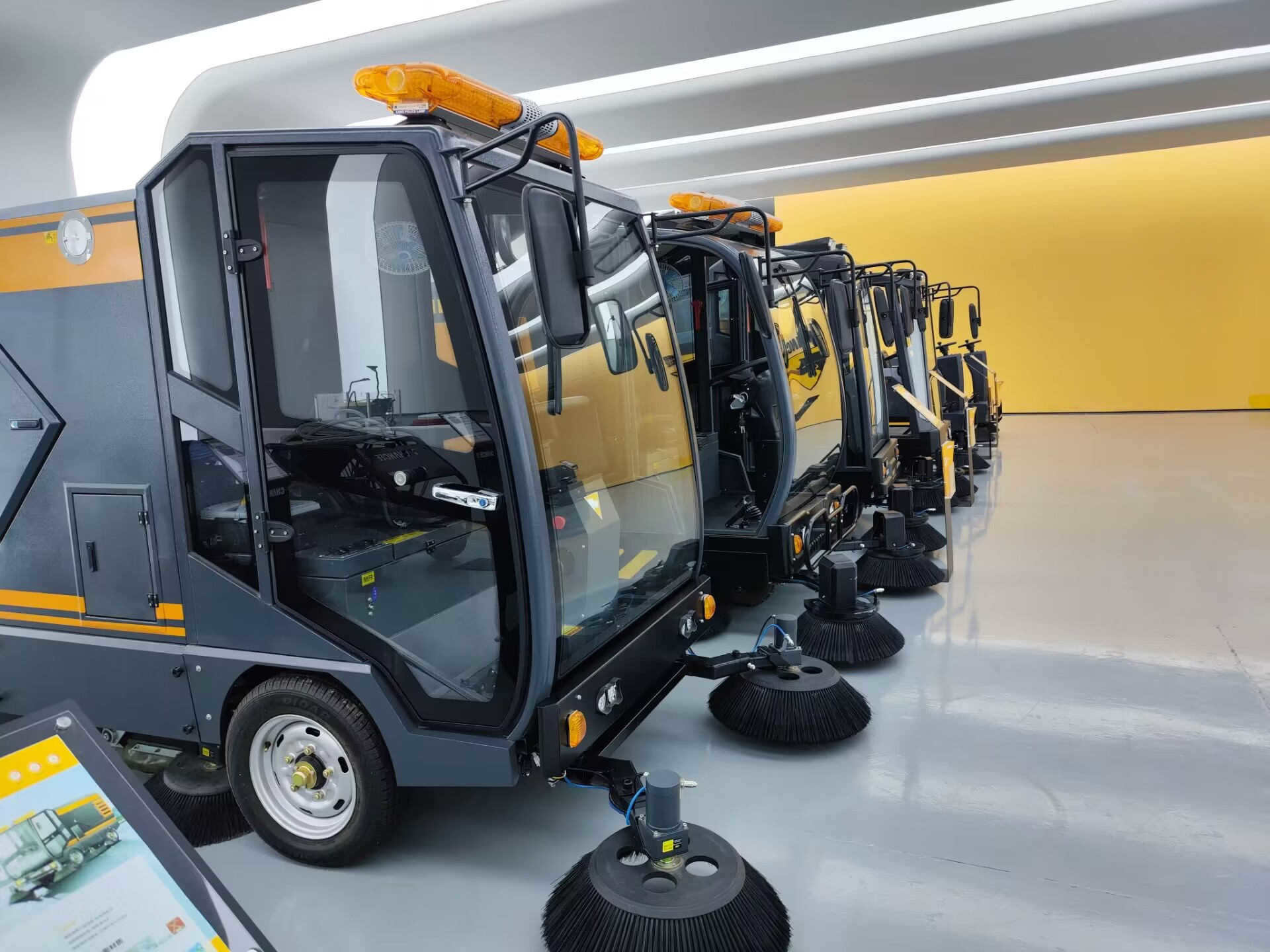 駕駛式掃地機(jī)在食品園區(qū)使用有哪些好處