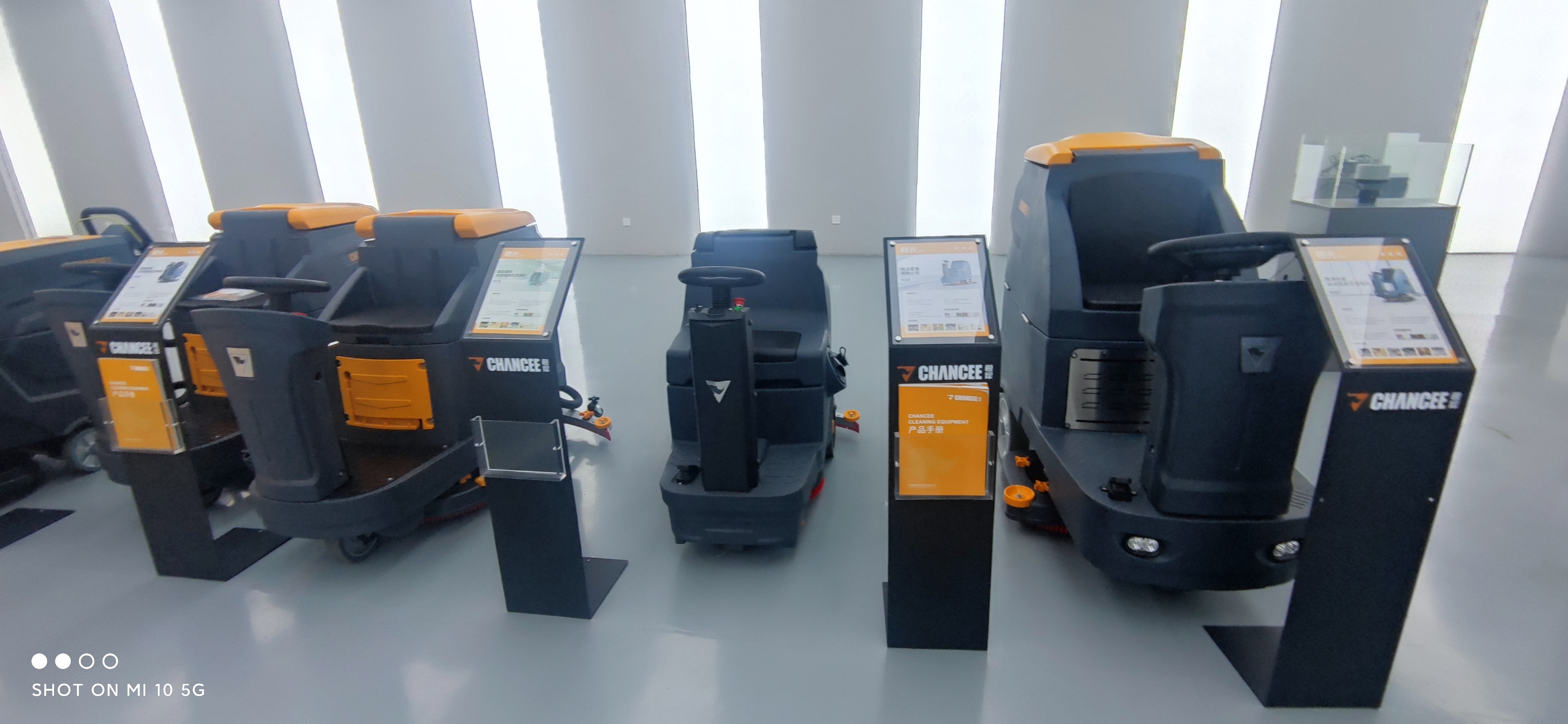 更換駕駛式洗地機(jī)的電瓶需要多少錢,貴嘛