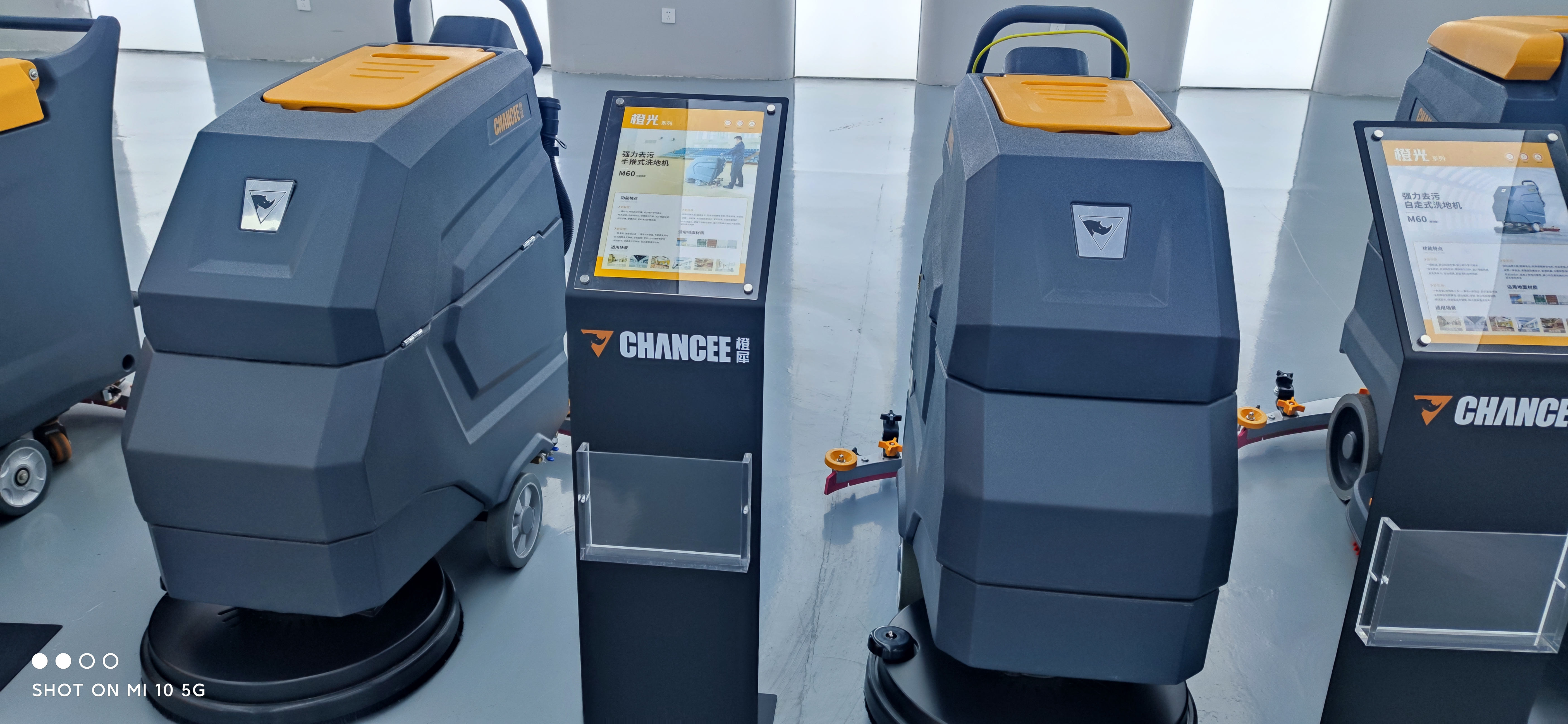 車間灰塵大可以用手推式洗地機清洗地面嗎